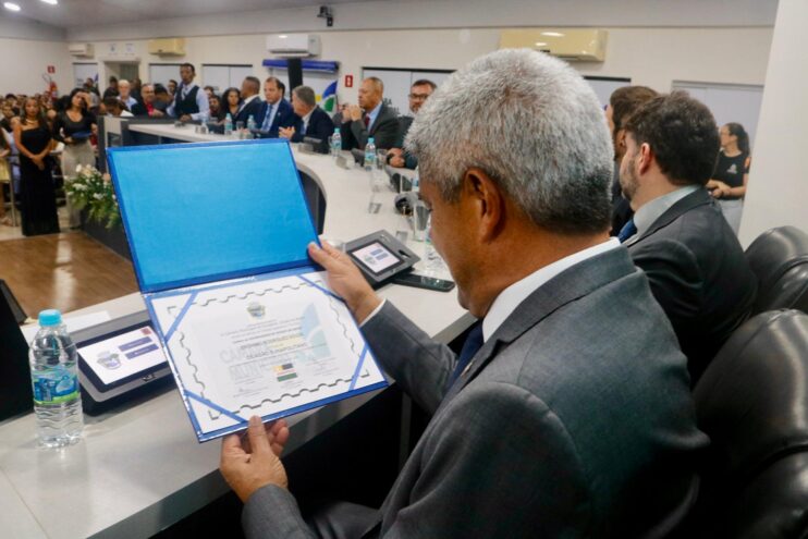 Noite de muita emoção marca entrega de Comenda e Títulos de Cidadania na Câmara de Eunápolis 55