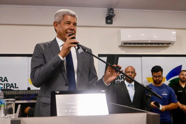 Noite de muita emoção marca entrega de Comenda e Títulos de Cidadania na Câmara de Eunápolis 51