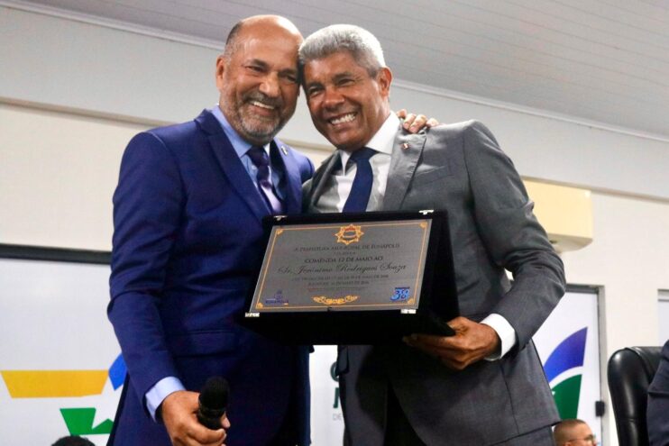 Noite de muita emoção marca entrega de Comenda e Títulos de Cidadania na Câmara de Eunápolis 4