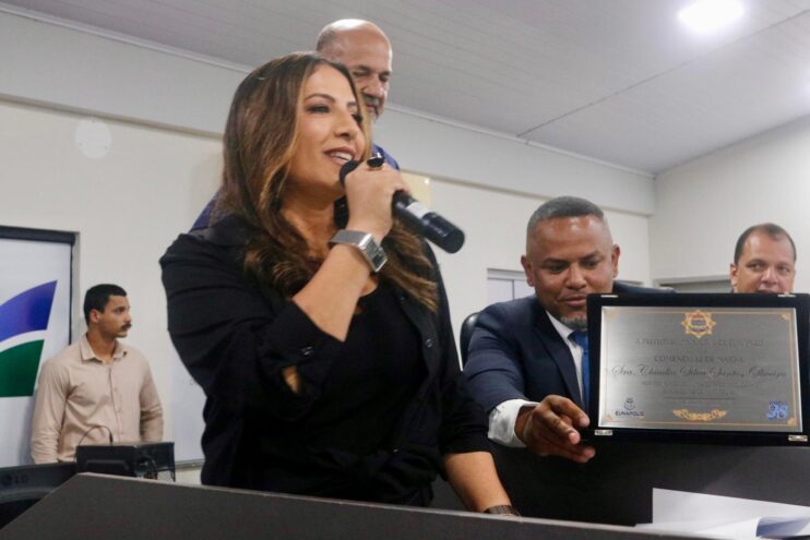 Noite de muita emoção marca entrega de Comenda e Títulos de Cidadania na Câmara de Eunápolis 48