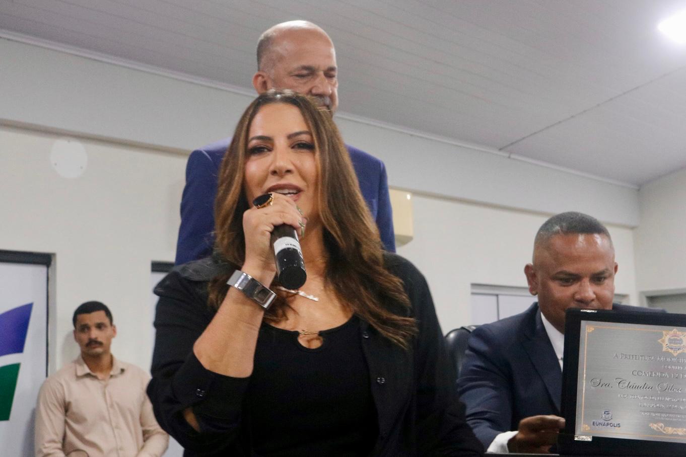 Noite de muita emoção marca entrega de Comenda e Títulos de Cidadania na Câmara de Eunápolis 12