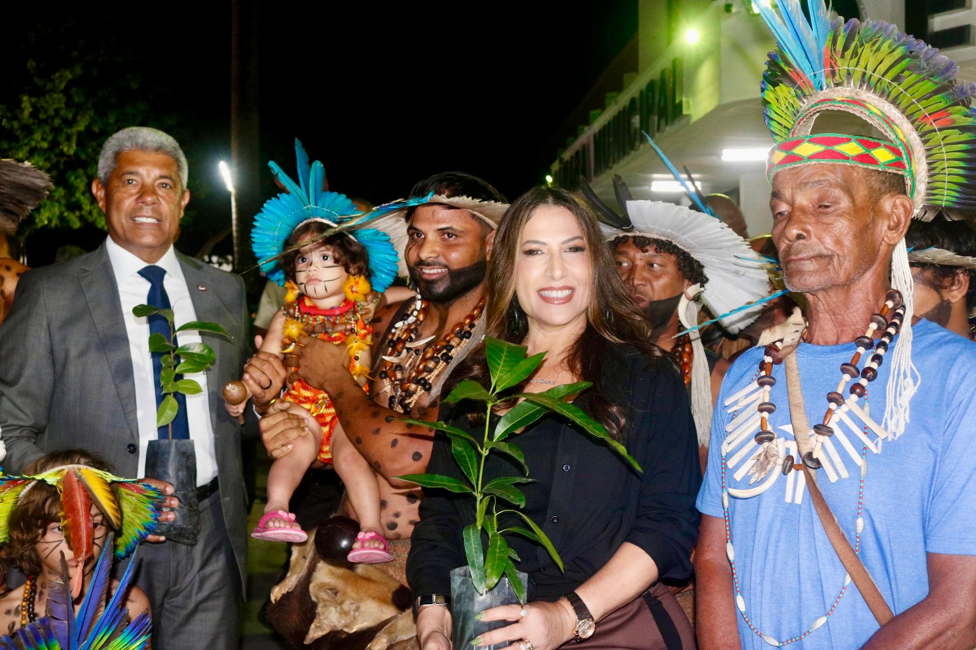 Noite de muita emoção marca entrega de Comenda e Títulos de Cidadania na Câmara de Eunápolis 20