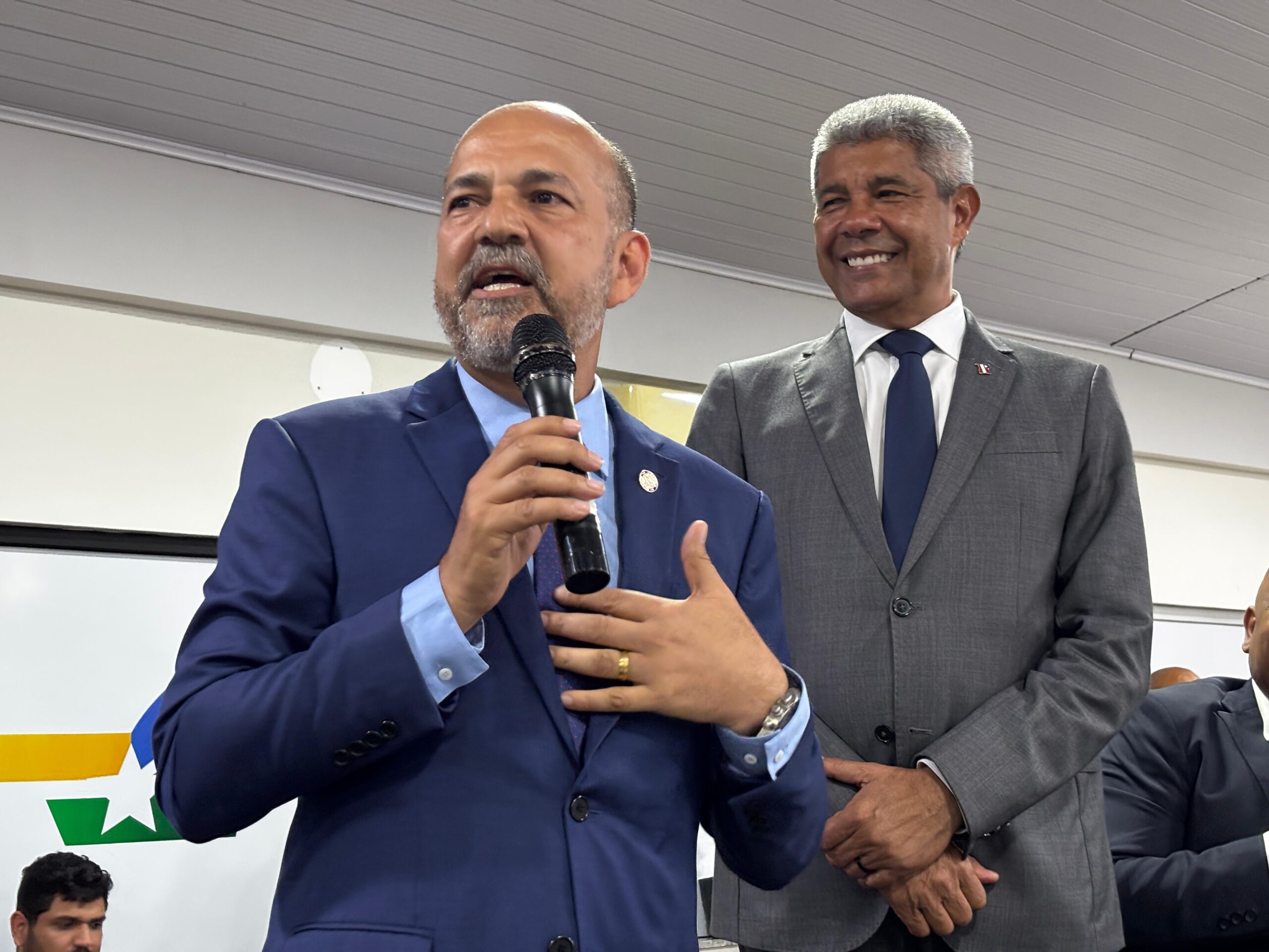 Noite de muita emoção marca entrega de Comenda e Títulos de Cidadania na Câmara de Eunápolis 9