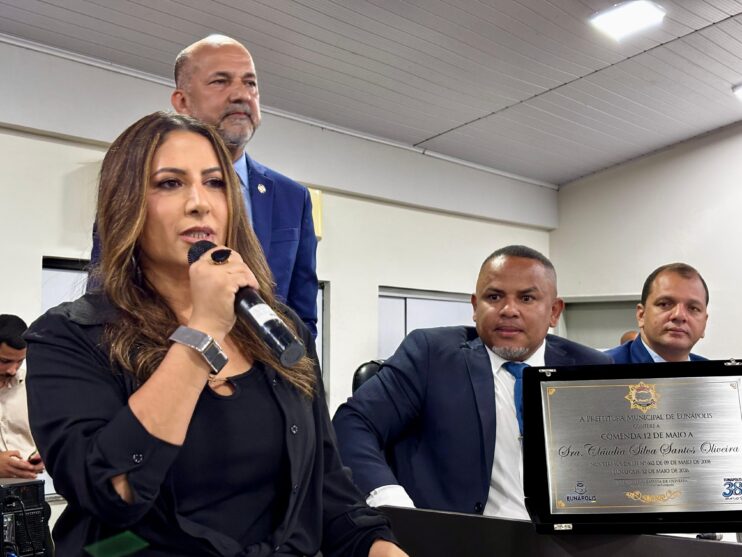 Noite de muita emoção marca entrega de Comenda e Títulos de Cidadania na Câmara de Eunápolis 41