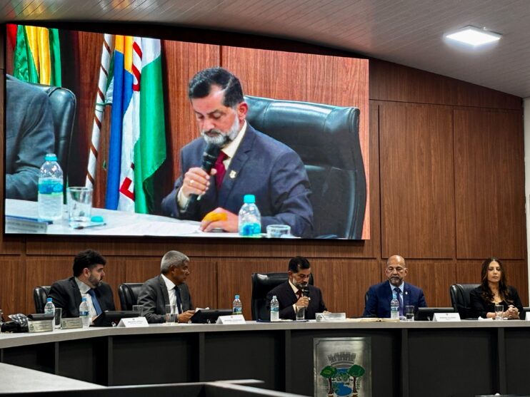 Noite de muita emoção marca entrega de Comenda e Títulos de Cidadania na Câmara de Eunápolis 40