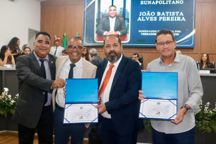 Noite de muita emoção marca entrega de Comenda e Títulos de Cidadania na Câmara de Eunápolis 27