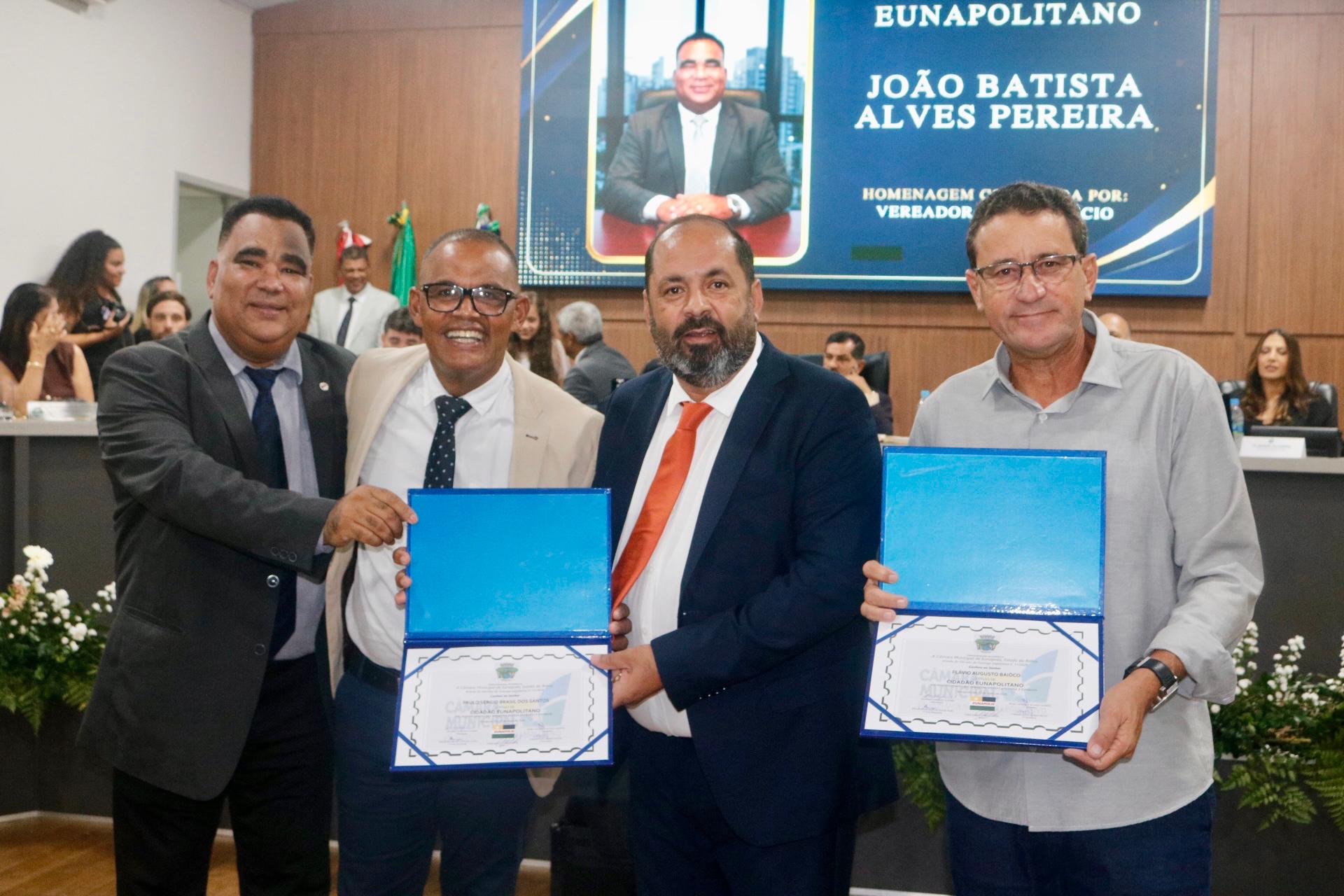 Noite de muita emoção marca entrega de Comenda e Títulos de Cidadania na Câmara de Eunápolis 16