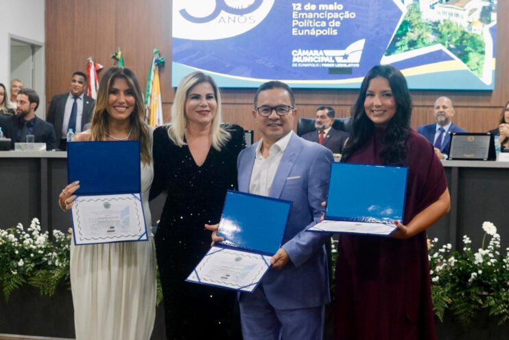 Noite de muita emoção marca entrega de Comenda e Títulos de Cidadania na Câmara de Eunápolis 22