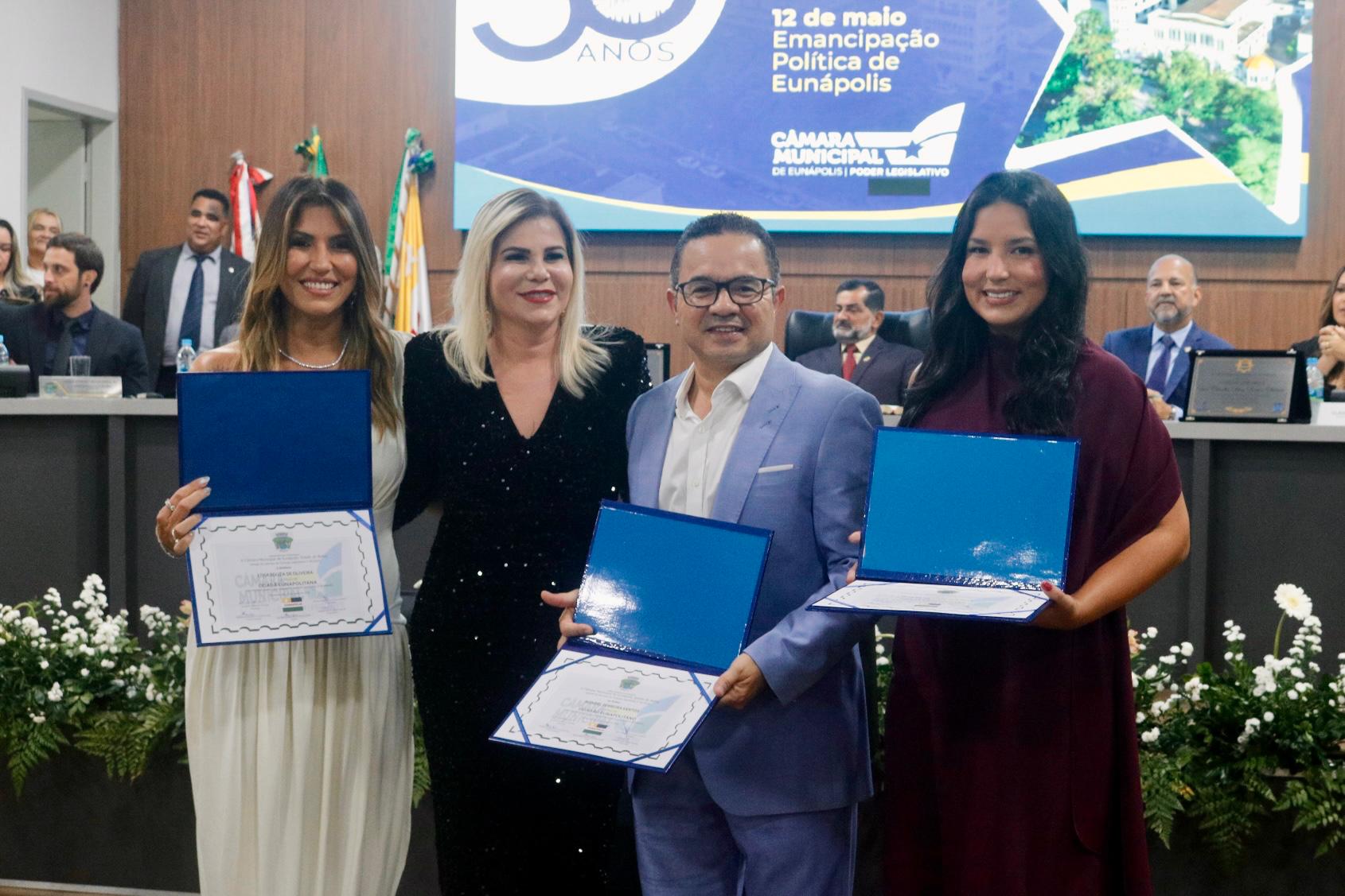 Noite de muita emoção marca entrega de Comenda e Títulos de Cidadania na Câmara de Eunápolis 14