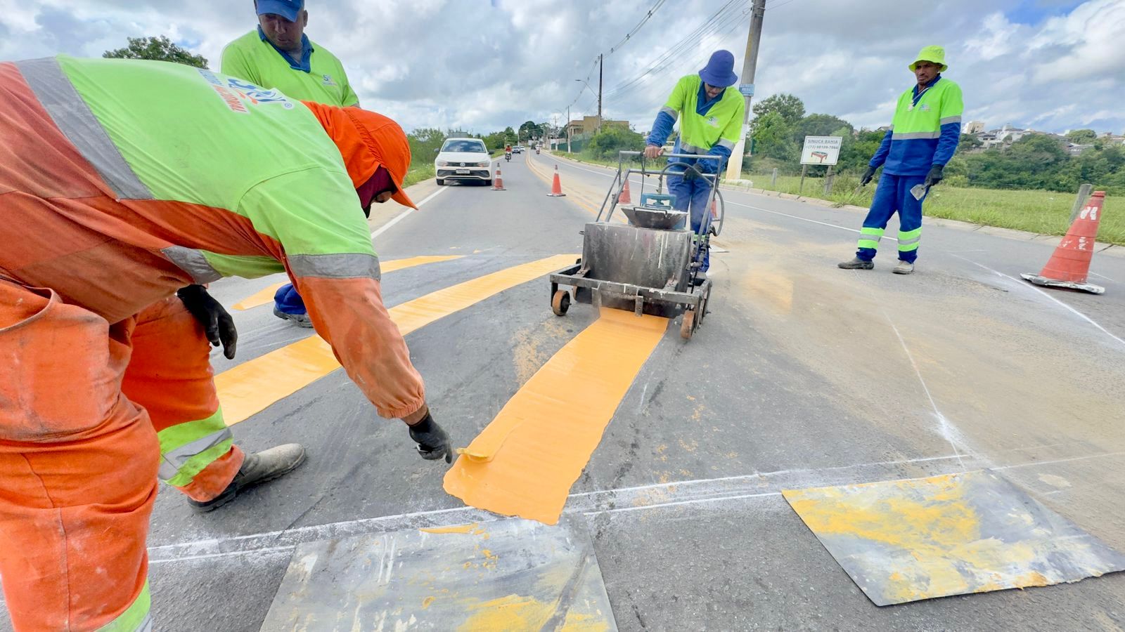 Parceria entre Prefeitura de Eunápolis e Governo do Estado revitaliza sinalização viária da Estrada da Colônia 5