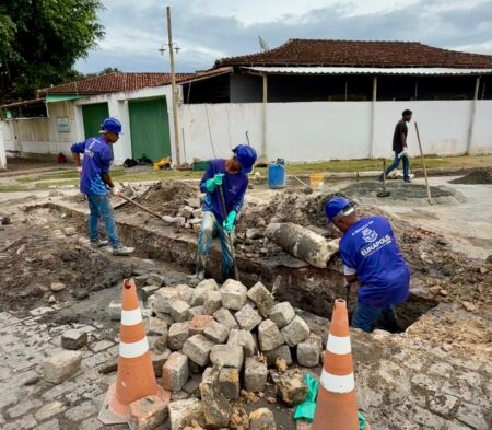 Prefeitura de Eunápolis intensifica ações de limpeza e desobstrução da rede pluvial em diversos pontos da cidade 8