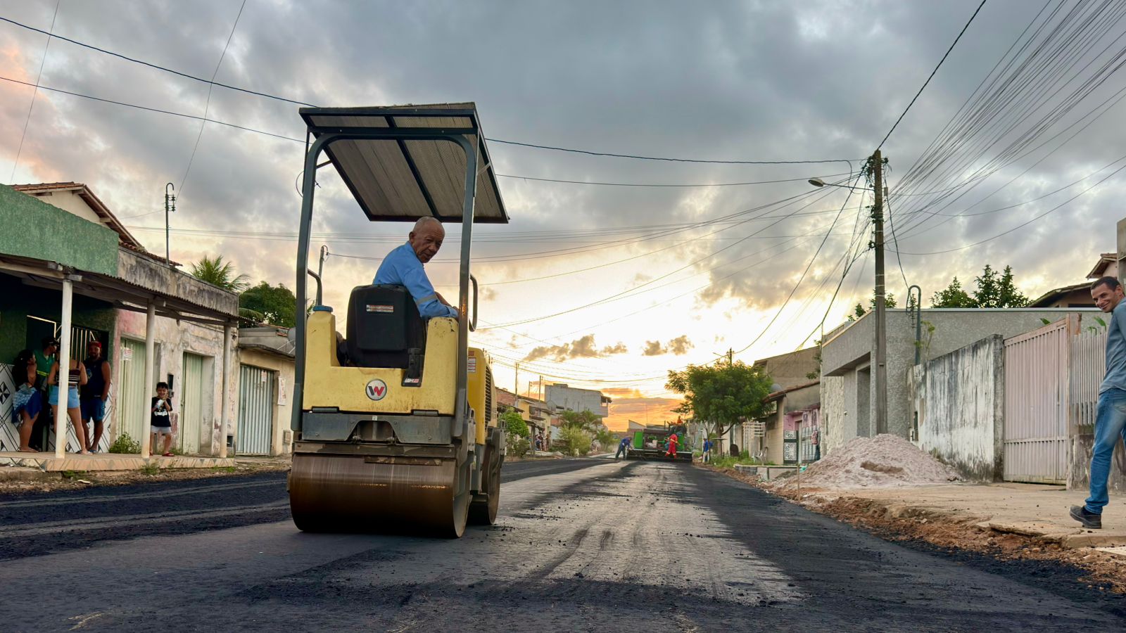 Prefeitura de Eunápolis avança com obras de pavimentação nos bairros Juca Rosa, Pequi e Nova Esperança 7