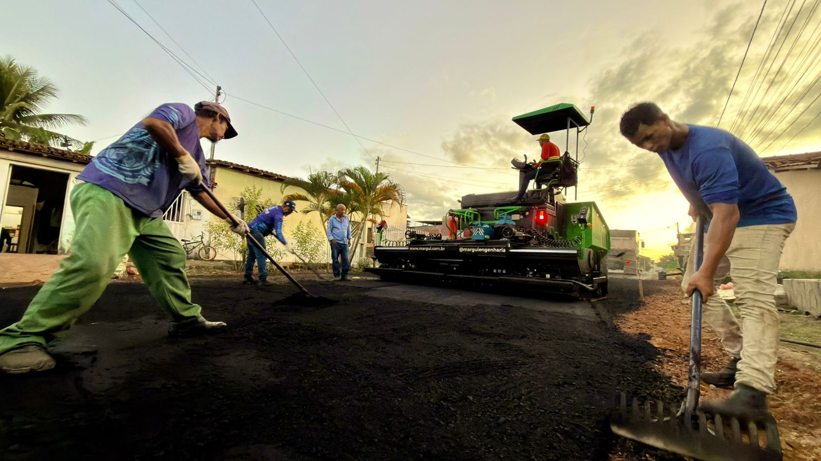 Prefeitura de Eunápolis avança com obras de pavimentação nos bairros Juca Rosa, Pequi e Nova Esperança 6