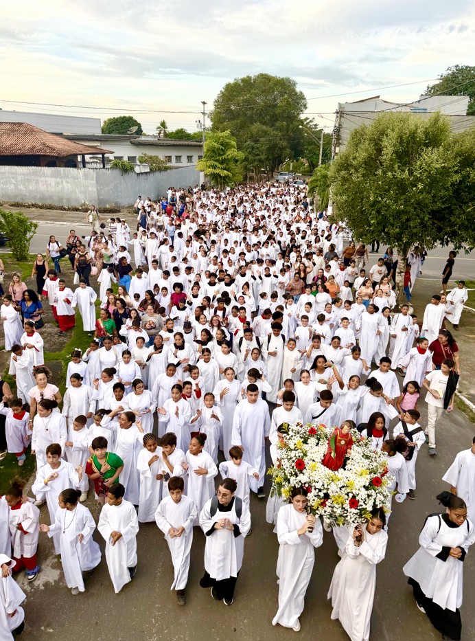 Mais de mil coroinhas participam do IV Encontro Diocesano em Eunápolis 5