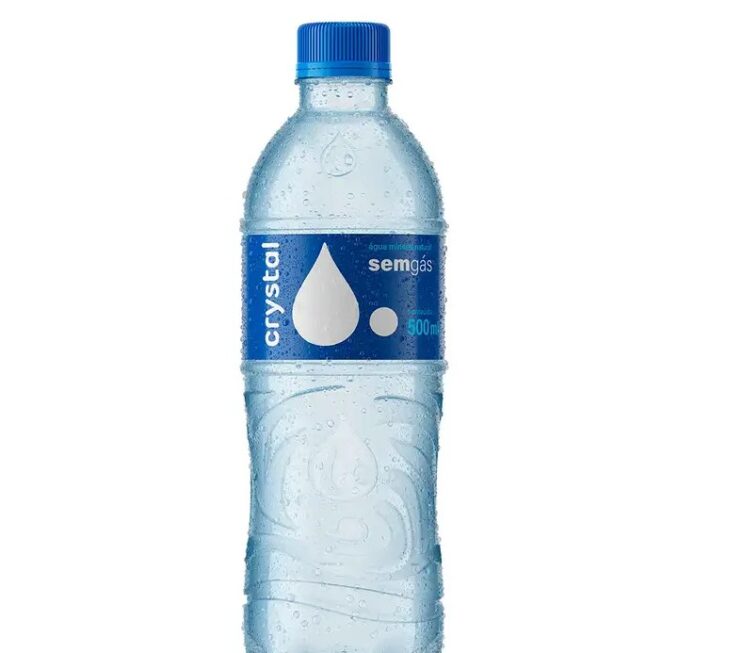 Anvisa anuncia recolhimento voluntário de lote da água Crystal sem gás Anvisa anuncia recolhimento voluntário de lote da água Crystal sem gás 4