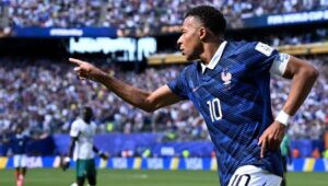 Mbappé faz história e dá vitória a França frente ao Senegal na Copa Mbappé faz história e dá vitória a França frente ao Senegal na Copa 1
