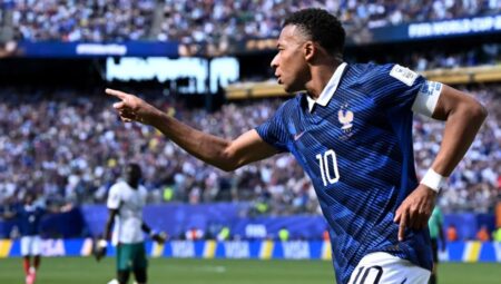 Mbappé faz história e dá vitória a França frente ao Senegal na Copa Mbappé faz história e dá vitória a França frente ao Senegal na Copa 8