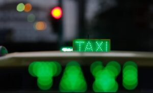 Motoristas de apps e taxistas já podem pedir financiamento Motoristas de apps e taxistas já podem pedir financiamento 1