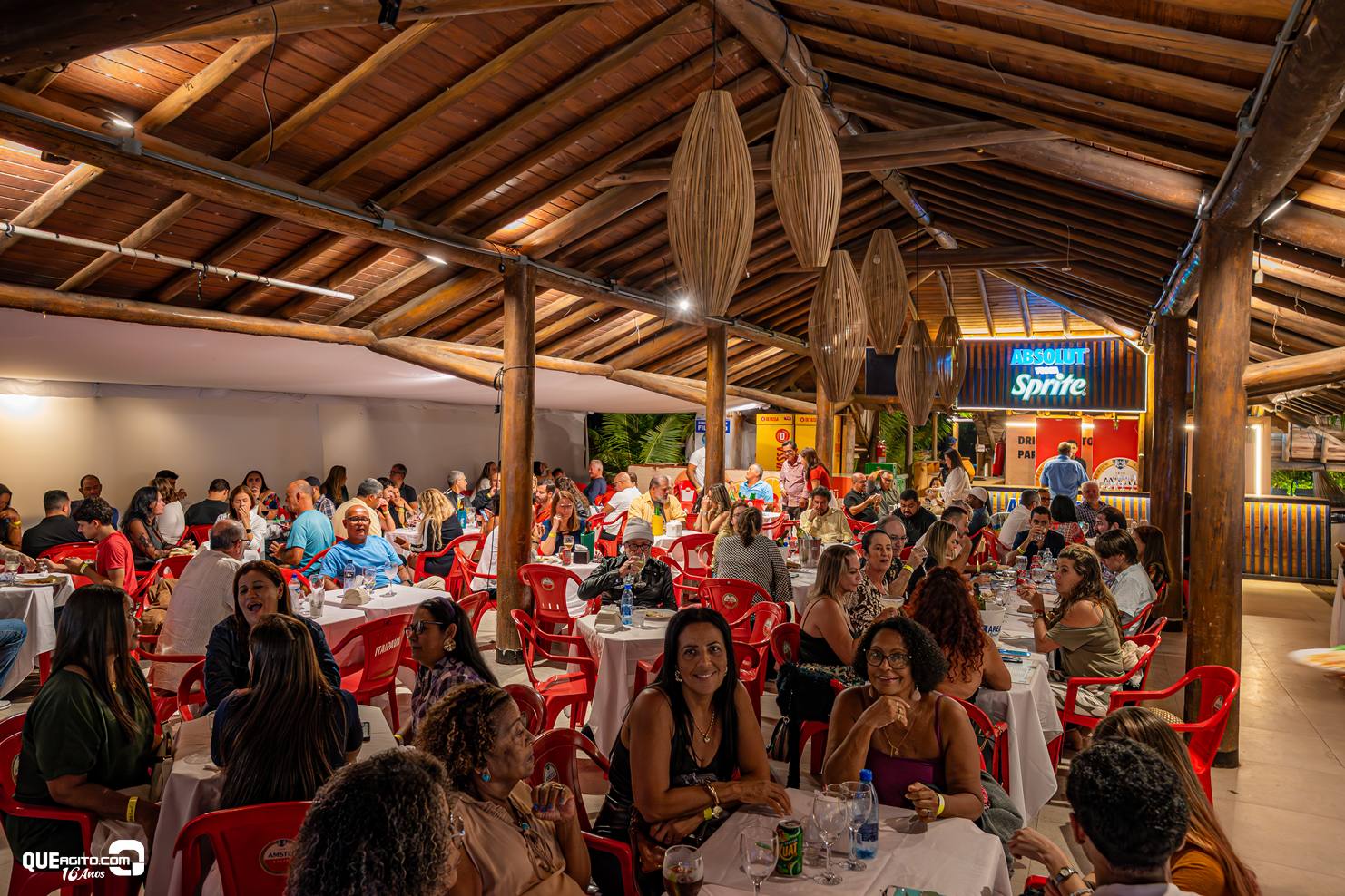Projeto Mãos que Ofertam realiza jantar beneficente na Cabana Area Beach 5