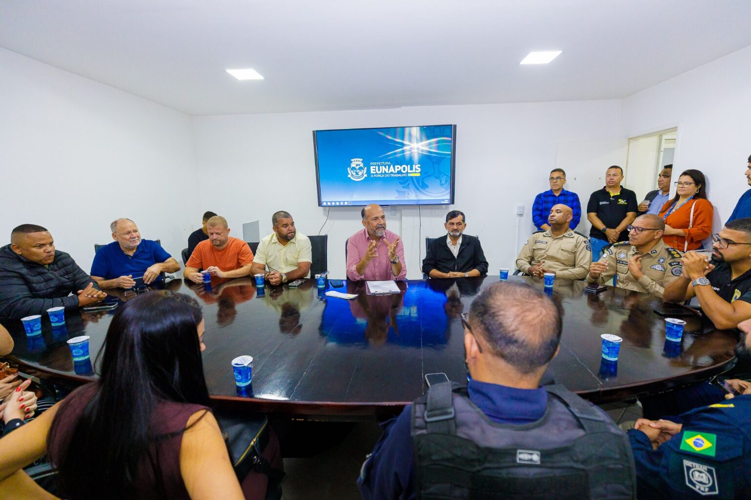 Prefeitura reúne forças de segurança e apresenta esquema operacional robusto para o Pedrão 2026 Prefeitura reúne forças de segurança e apresenta esquema operacional robusto para o Pedrão 2026 12