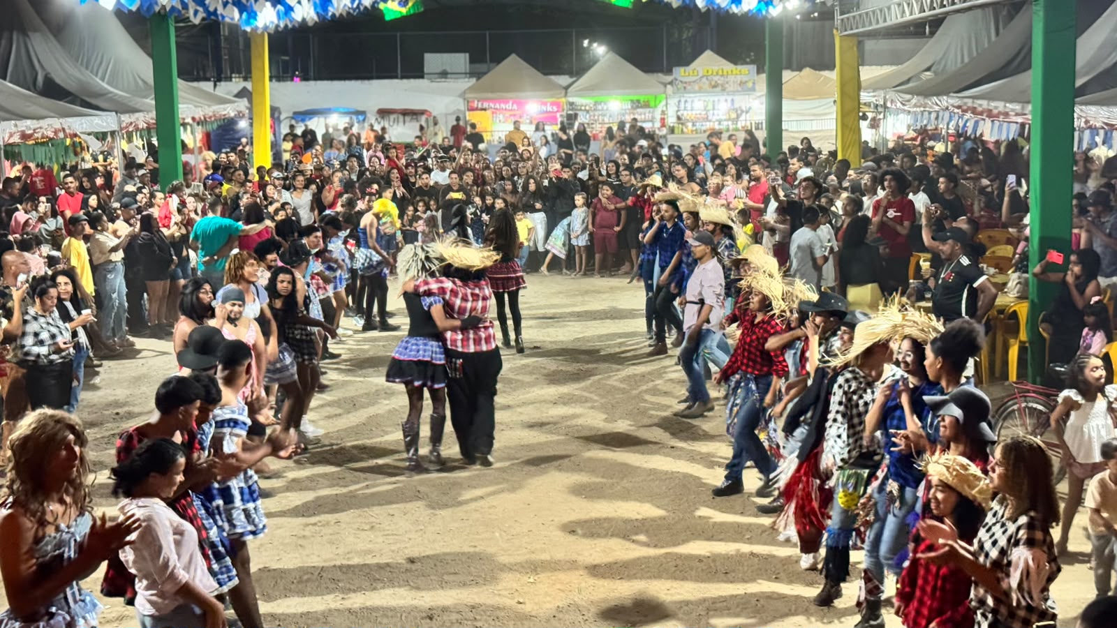 São João dos Bairros segue animando Eunápolis com muita cultura, tradição e forró 5