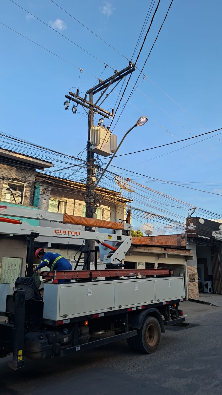 Prefeitura de Eunápolis intensifica operação de tapa-buracos e manutenção da iluminação no bairro Pequi 7