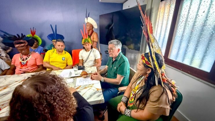 Prefeito Jânio Natal reafirma apoio aos indígenas da Aldeia Velha 22