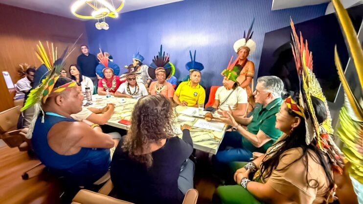 Prefeito Jânio Natal reafirma apoio aos indígenas da Aldeia Velha 15
