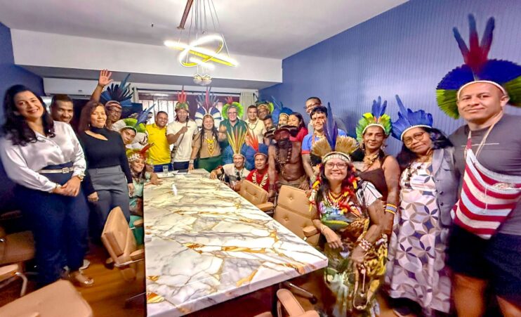 Prefeito Jânio Natal reafirma apoio aos indígenas da Aldeia Velha 12