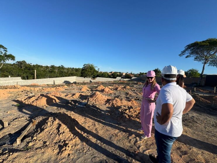 Secretária da Mulher de Porto Seguro visita obras municipais nas áreas de Educação e Saúde 11