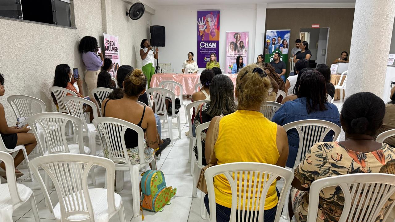 Secretária da Mulher se reúne com mães e professoras do Bairro Mirante 7