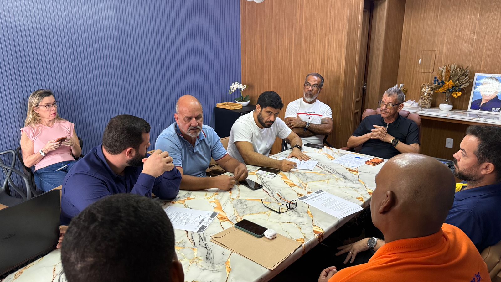 Prefeitura de Porto Seguro e provedores de internet firmam acordo para organizar cabos na Rua Pero Vaz de Caminha 6