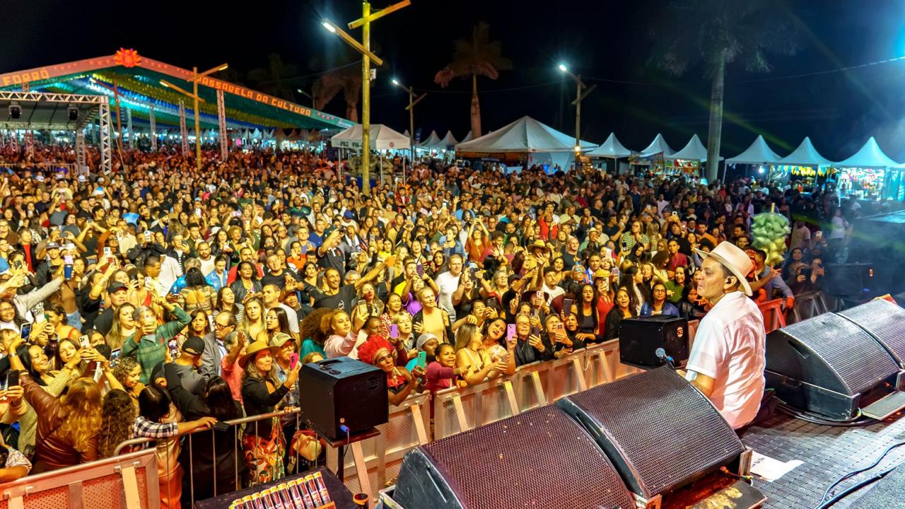 Segunda noite do São João de Porto Seguro esquenta o público com muito forró raíz e clima de romance 9
