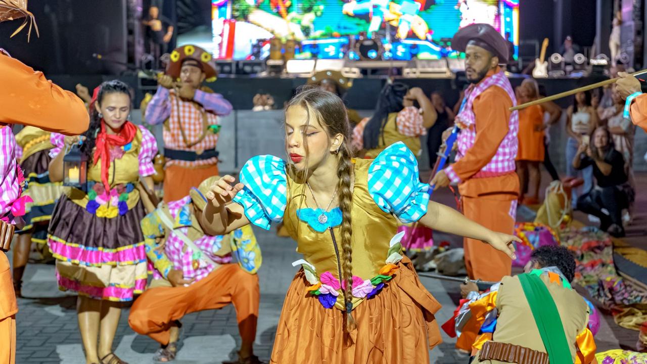 São João à Beira-Mar leva grande público à Passarela da Cultura em Porto Seguro 11