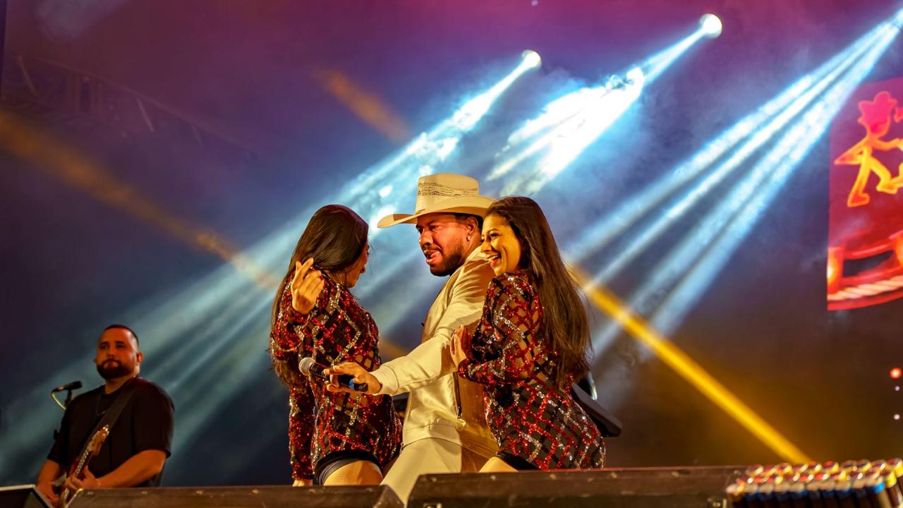São João à Beira-Mar leva grande público à Passarela da Cultura em Porto Seguro 7