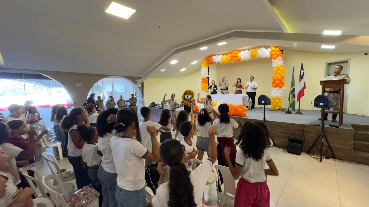 Prefeitura de Eunápolis celebra formatura de mais de cem alunos no PROERD 8