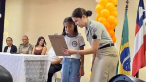 Prefeitura de Eunápolis celebra formatura de mais de cem alunos no PROERD Prefeitura de Eunápolis celebra formatura de mais de cem alunos no PROERD 1