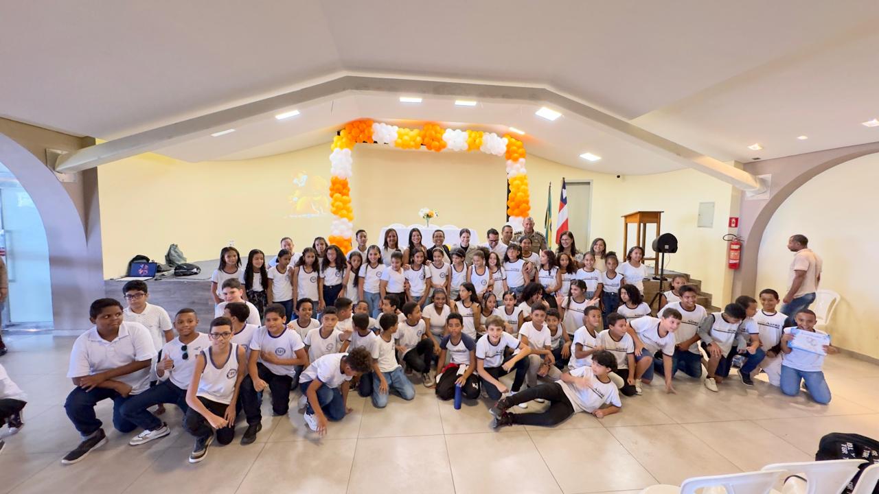 Prefeitura de Eunápolis celebra formatura de mais de cem alunos no PROERD 9
