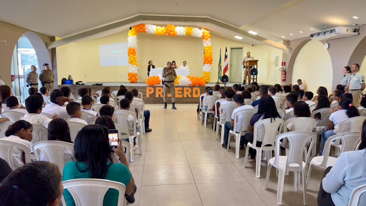 Prefeitura de Eunápolis celebra formatura de mais de cem alunos no PROERD 6
