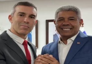 Jerônimo anuncia lei que acelera promoções na PM e Bombeiros Jerônimo anuncia lei que acelera promoções na PM e Bombeiros 117