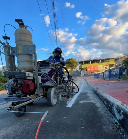 Prefeitura de Eunápolis moderniza sinalização viária e amplia segurança para motoristas e pedestres 125