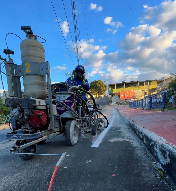 Prefeitura de Eunápolis moderniza sinalização viária e amplia segurança para motoristas e pedestres Prefeitura de Eunápolis moderniza sinalização viária e amplia segurança para motoristas e pedestres 4