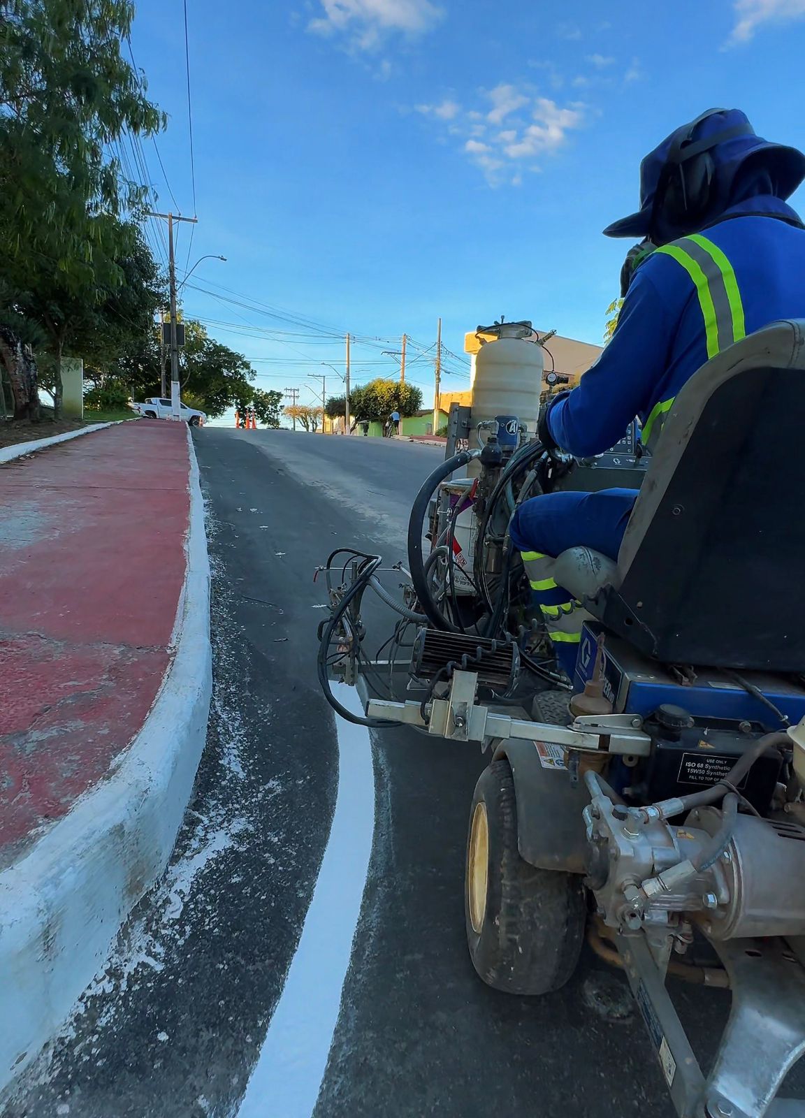 Prefeitura de Eunápolis moderniza sinalização viária e amplia segurança para motoristas e pedestres 5