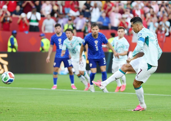 Portugal vira sobre a Croácia nos acréscimos e encara a Espanha na Copa Portugal vira sobre a Croácia nos acréscimos e encara a Espanha na Copa 4