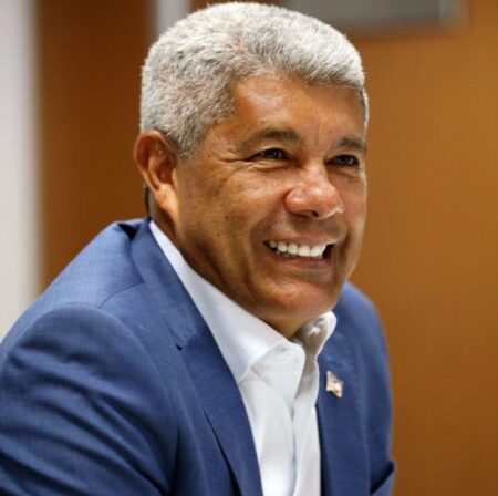 Jerônimo quer implantar educação em tempo integral em todas as escolas da Bahia Jerônimo quer implantar educação em tempo integral em todas as escolas da Bahia 125
