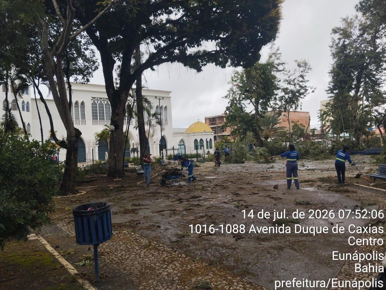 Prefeitura de Eunápolis decreta Situação de Emergência após vendaval e intensifica ações de recuperação 7