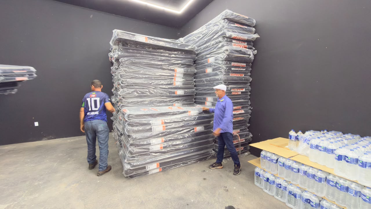 Prefeitura de Eunápolis recebe ajuda humanitária para atendimento às famílias atingidas pelo vendaval 5