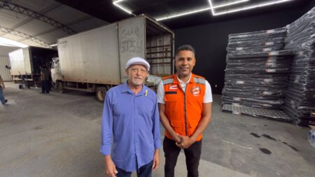 Prefeitura de Eunápolis recebe ajuda humanitária para atendimento às famílias atingidas pelo vendaval Prefeitura de Eunápolis recebe ajuda humanitária para atendimento às famílias atingidas pelo vendaval 11