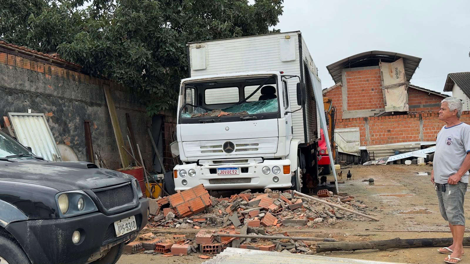 Temporal provoca estragos em todos os bairros de Eunápolis e mobiliza força-tarefa da Prefeitura 7