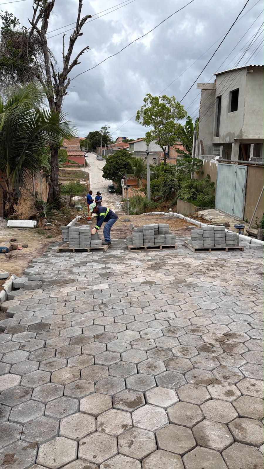 Alto das Vilas ganha nova escadaria e serviços de pavimentação seguem contemplando diversas ruas 6